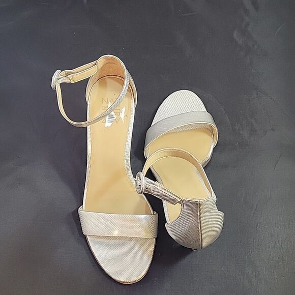 NATURALIZER ALMOND TOE ADJUSTABLE BUCKLE ANKLE STRAP SANDAL - Picture 5 of 14